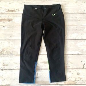 Nike Women’s XS Dri-Fit Black Cropped Leggings Athletic Wear Athleisure
